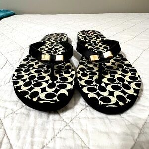 COACH signature flip flops sandals Sz 7-8 gold metal bow EUC